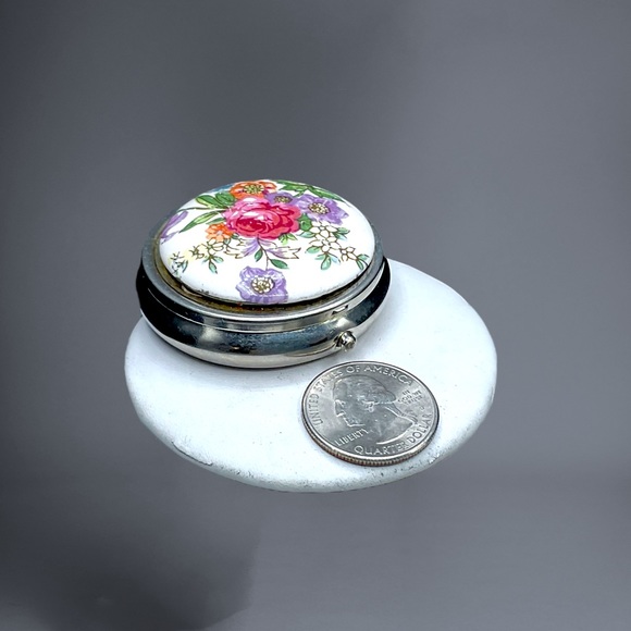 🌺Vintage Floral Pill/Trinket Box - Picture 11 of 12